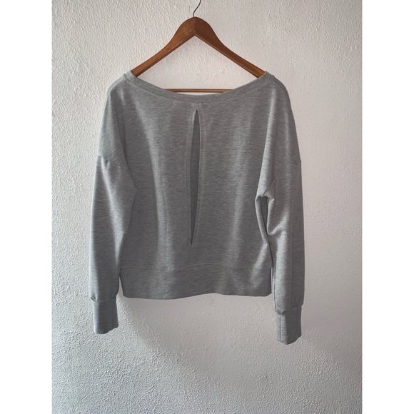 REEBOK🌟 sweatshirt - Picture 2 of 2